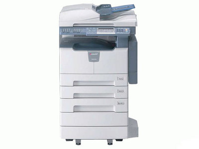 專業(yè)復(fù)印機(jī)維修團(tuán)隊(duì)，為您提供可靠的在線服務(wù)與長(zhǎng)期技術(shù)支持